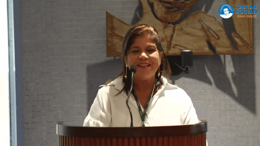 Maria de Lourdes Freitas Gomes, pró-reitora de Ensino de Graduação e Pós-Graduação Lato Sensu, durante o I Simpósio da Residência Multiprofissional em Atenção à Saúde da Pessoa Idosa