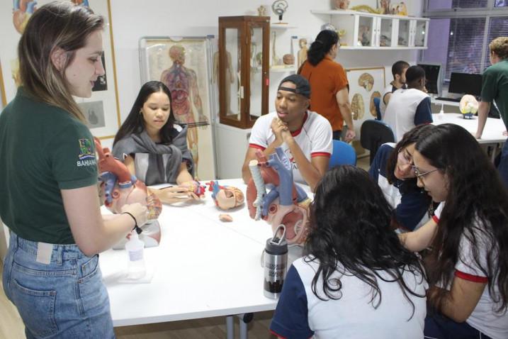 Medicina – Estudantes do Colégio Salesiano do Salvador participam do programa Bahiana por um dia.