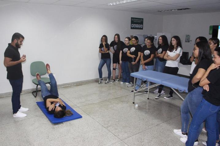 Fisioterapia – Estudantes do Colégio Vitória-Régia participam do programa Bahiana por um dia.